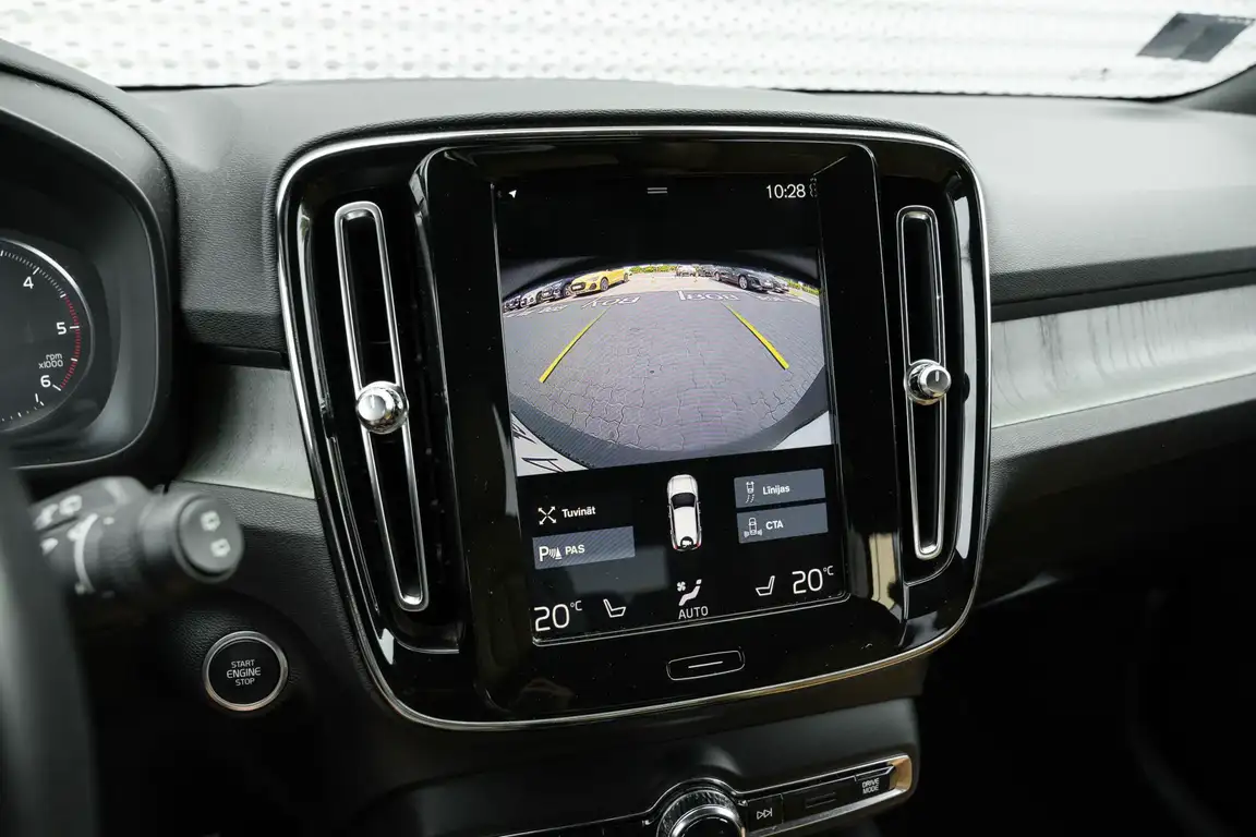 VOLVO XC40