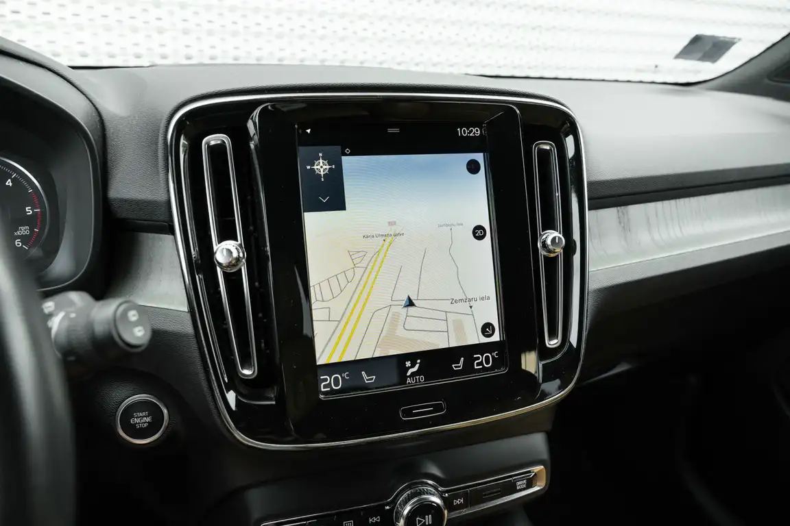 VOLVO XC40