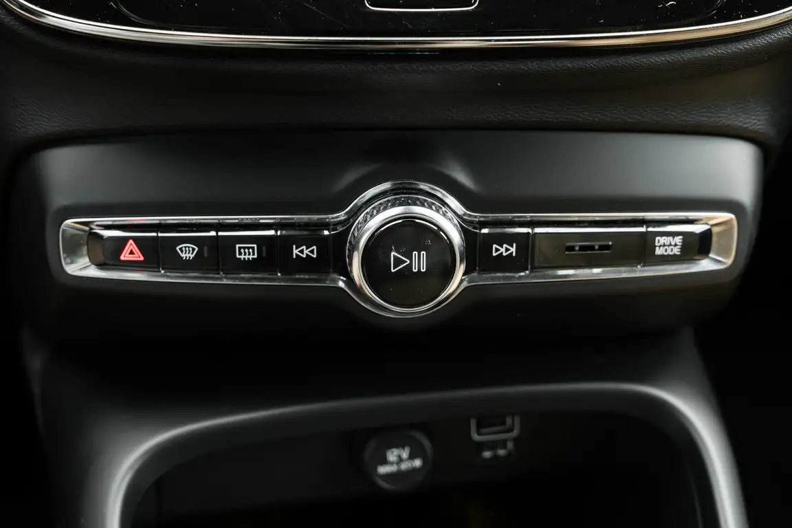 VOLVO XC40
