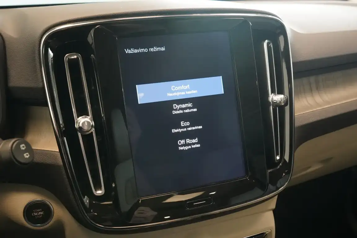 VOLVO XC40