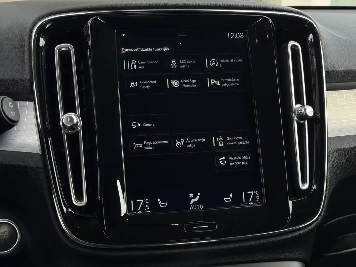 VOLVO XC40