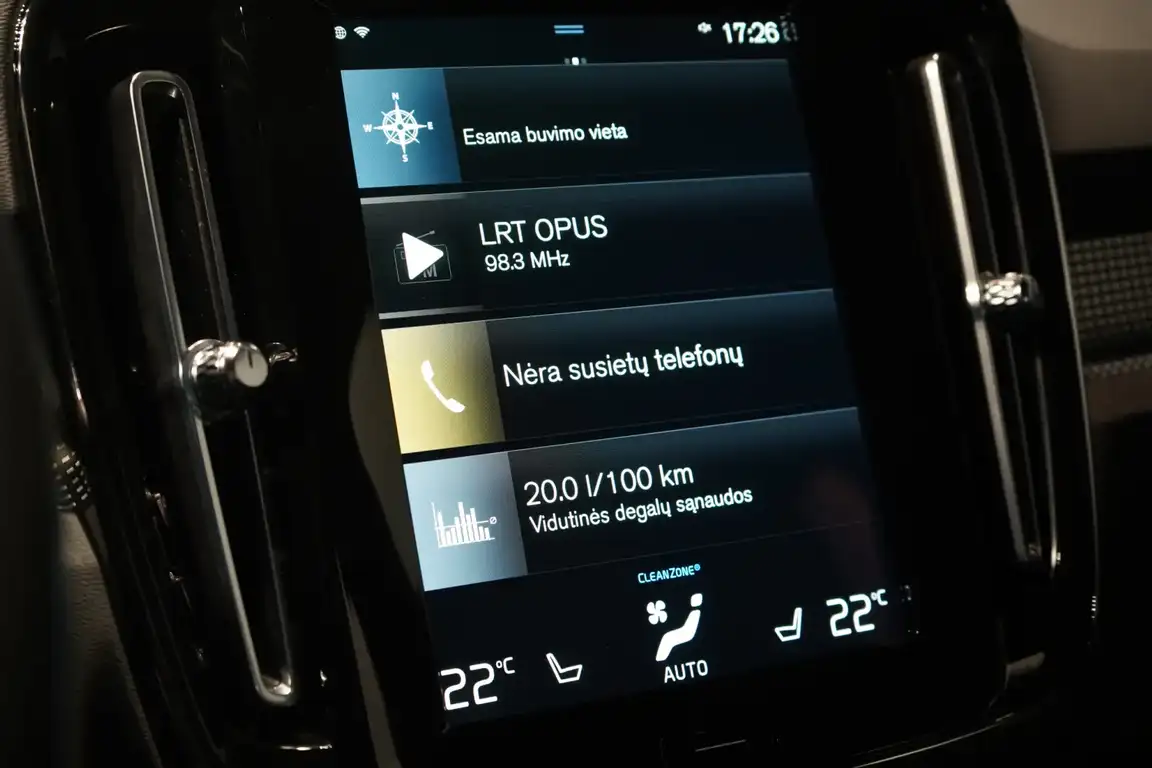 VOLVO XC40