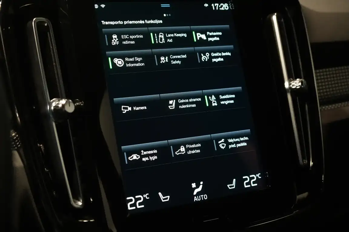 VOLVO XC40