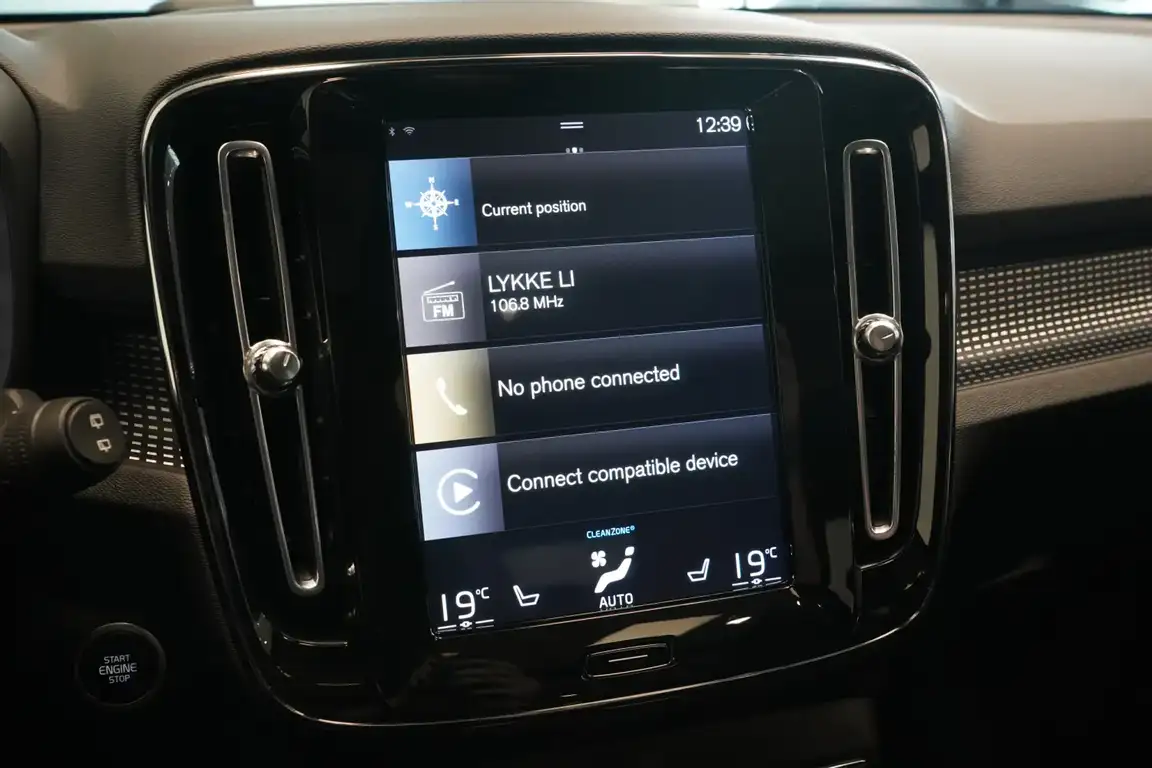VOLVO XC40