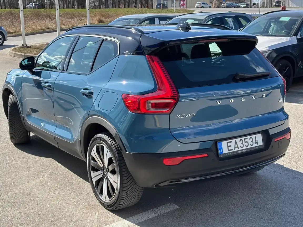 VOLVO XC40