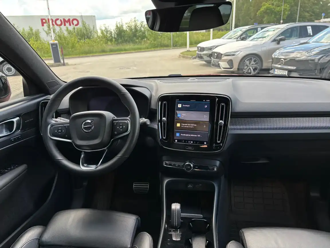 VOLVO XC40