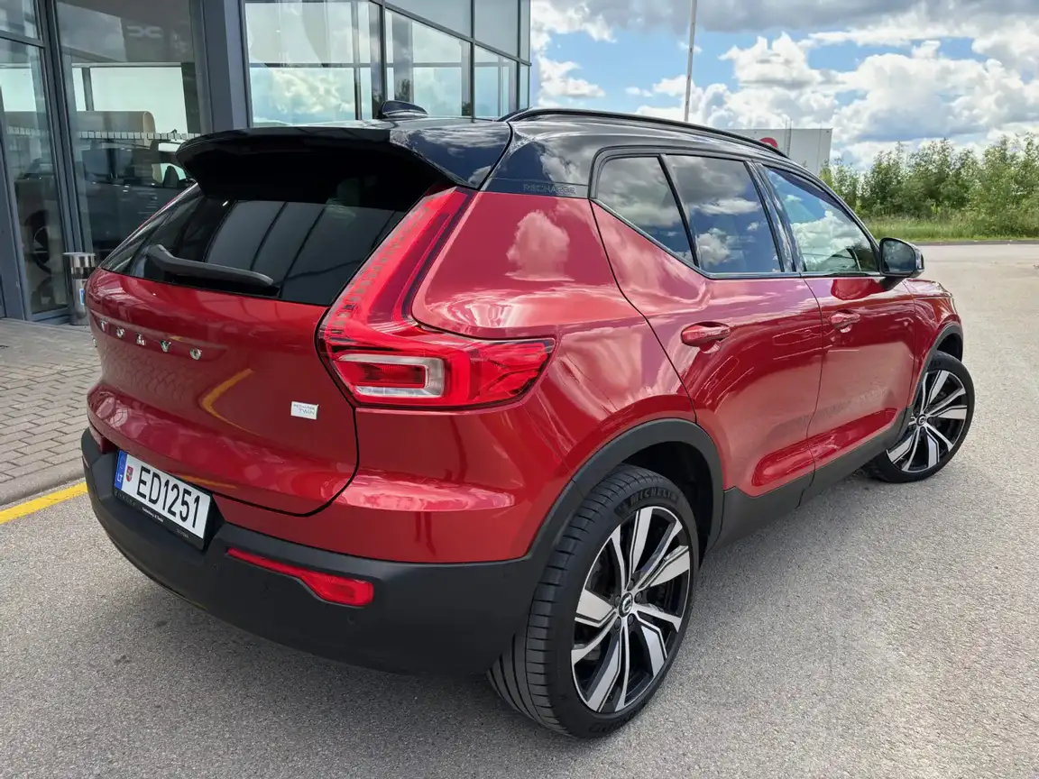 VOLVO XC40