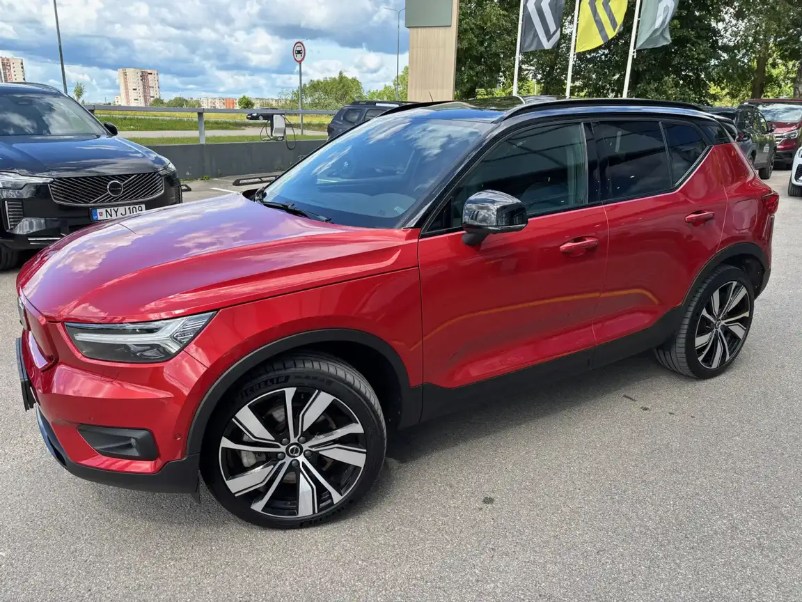 VOLVO XC40