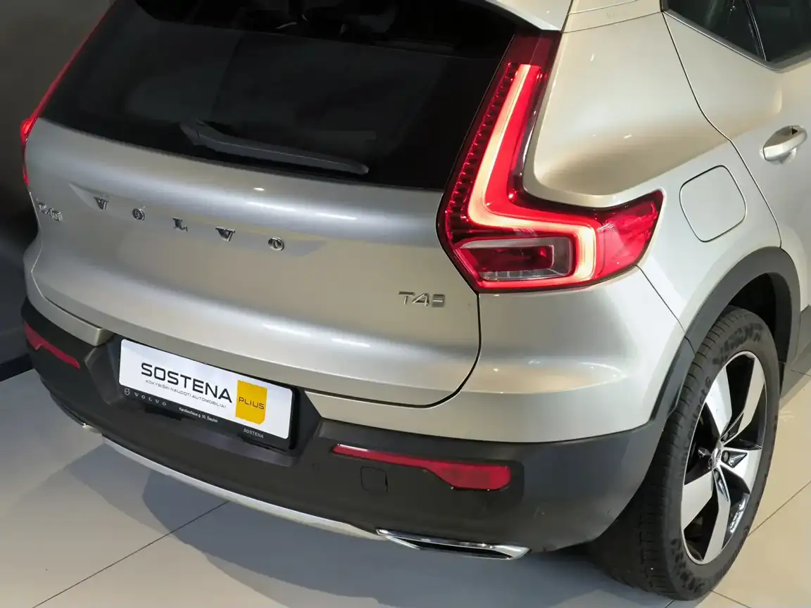 VOLVO XC40