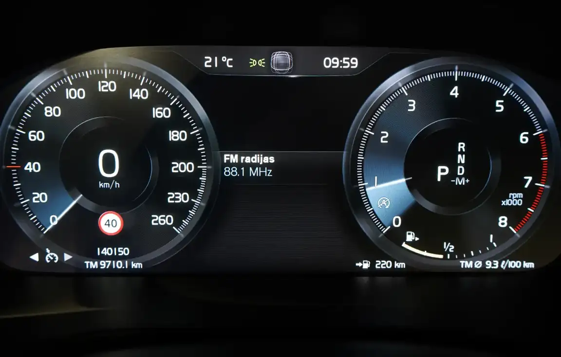 VOLVO XC40
