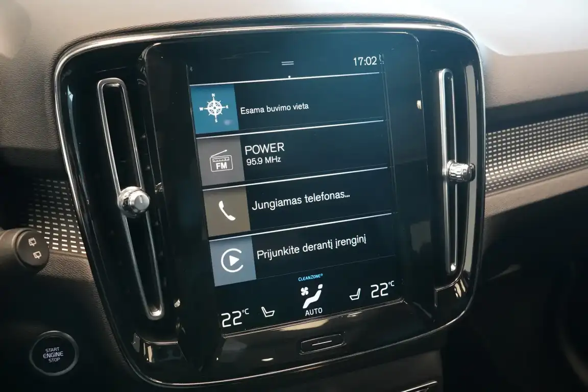 VOLVO XC40