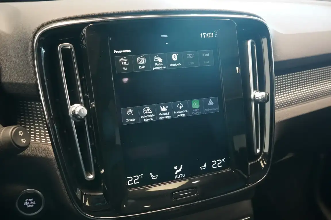 VOLVO XC40