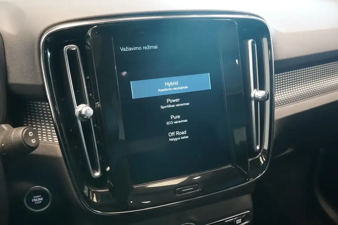VOLVO XC40