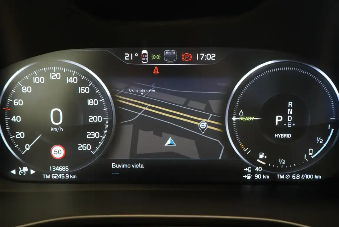 VOLVO XC40
