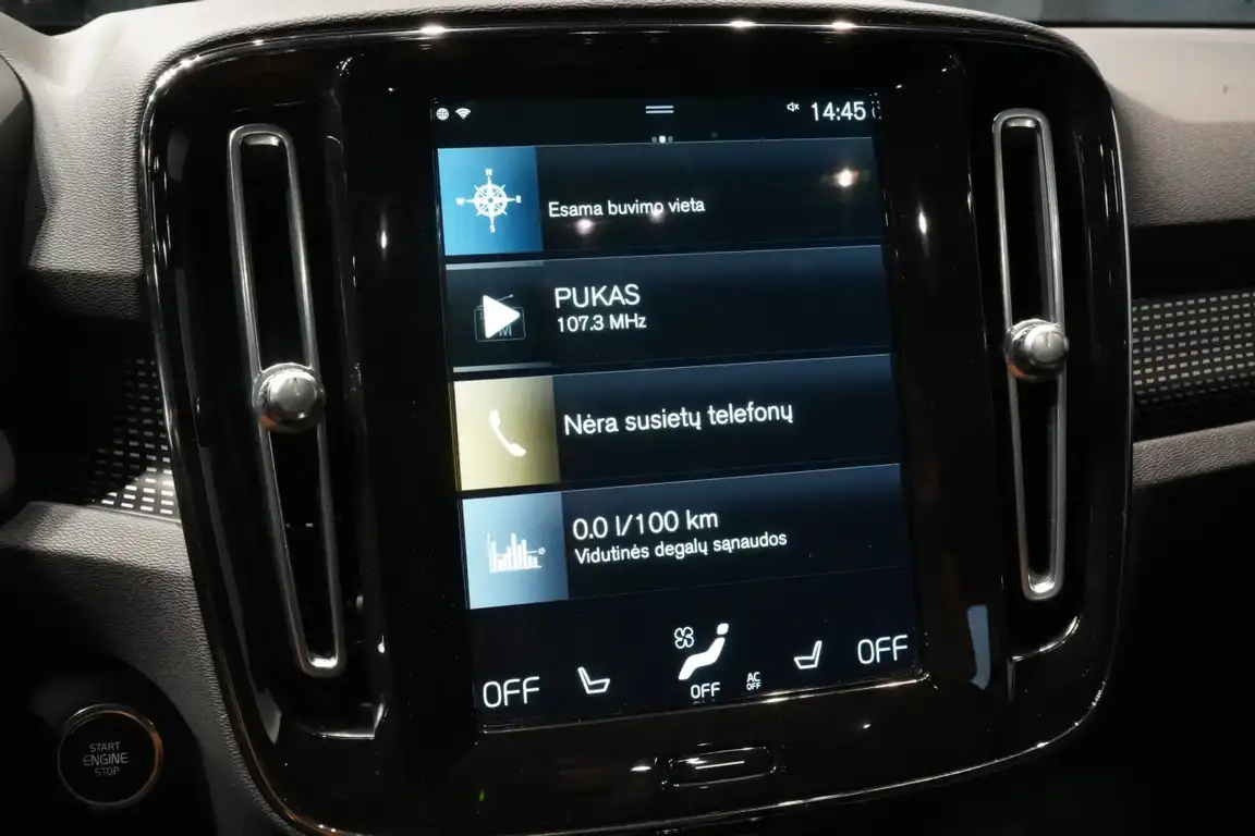 VOLVO XC40