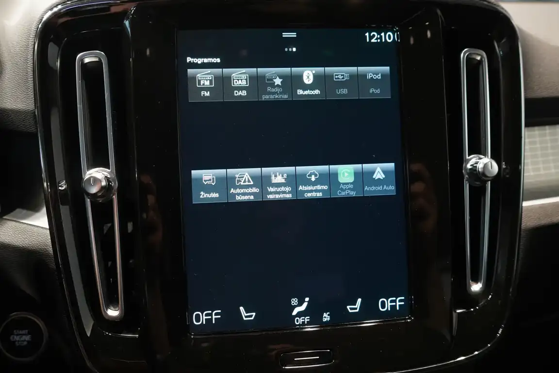VOLVO XC40