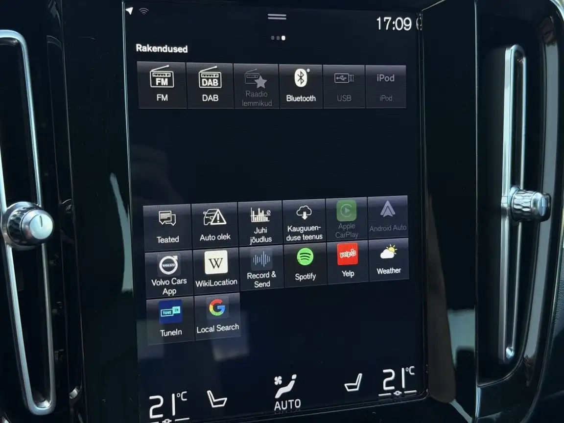 VOLVO XC40
