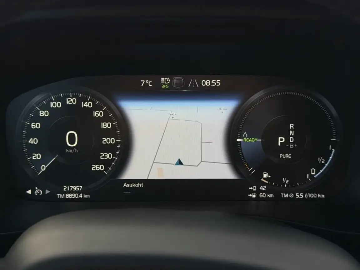 VOLVO XC40