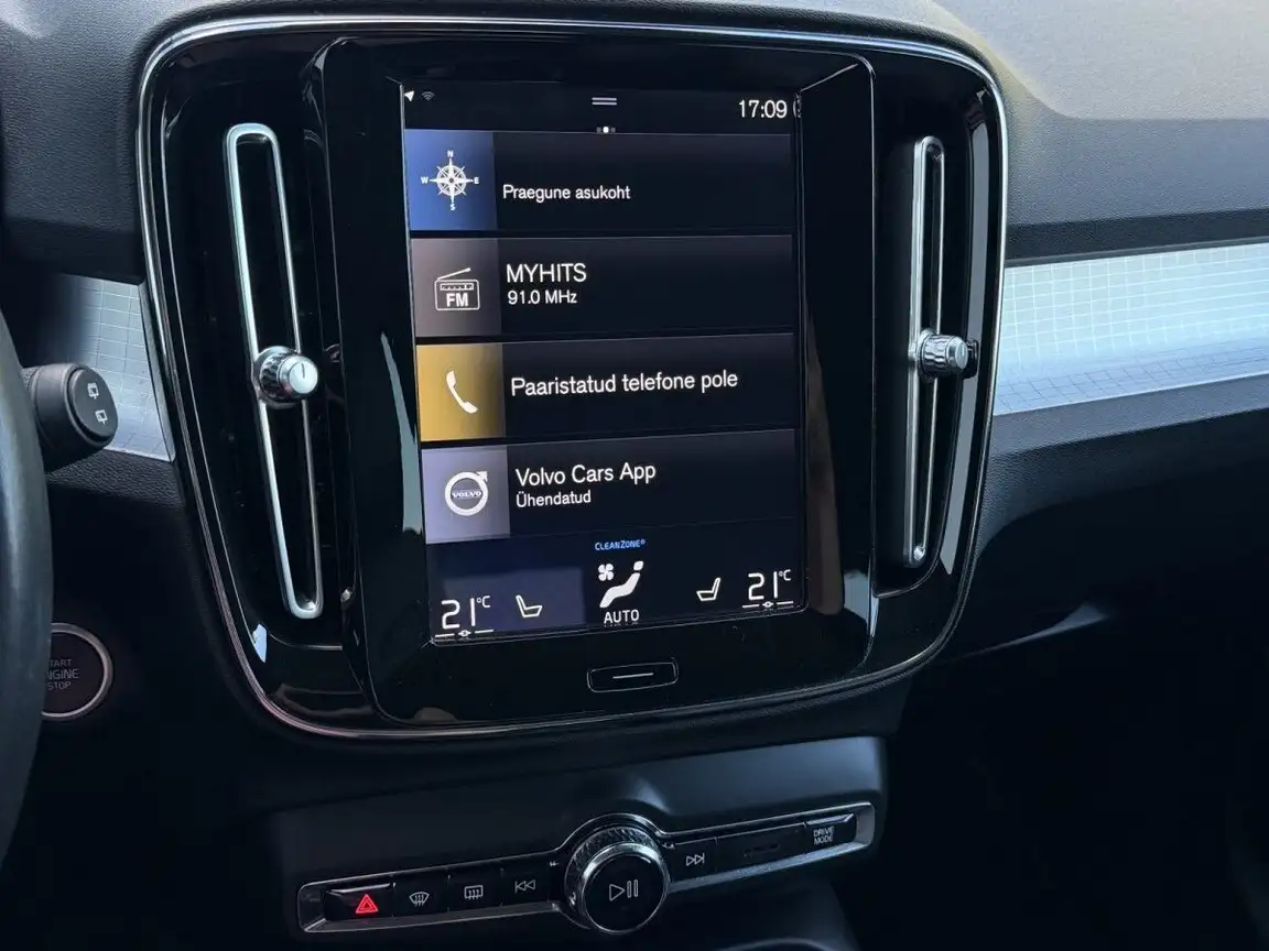 VOLVO XC40