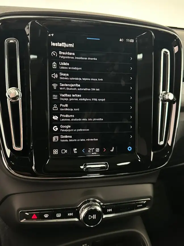 VOLVO XC40