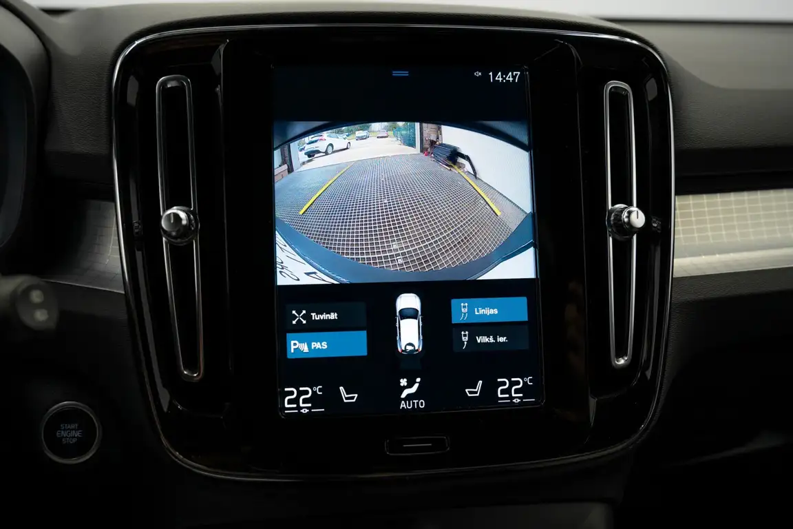 VOLVO XC40