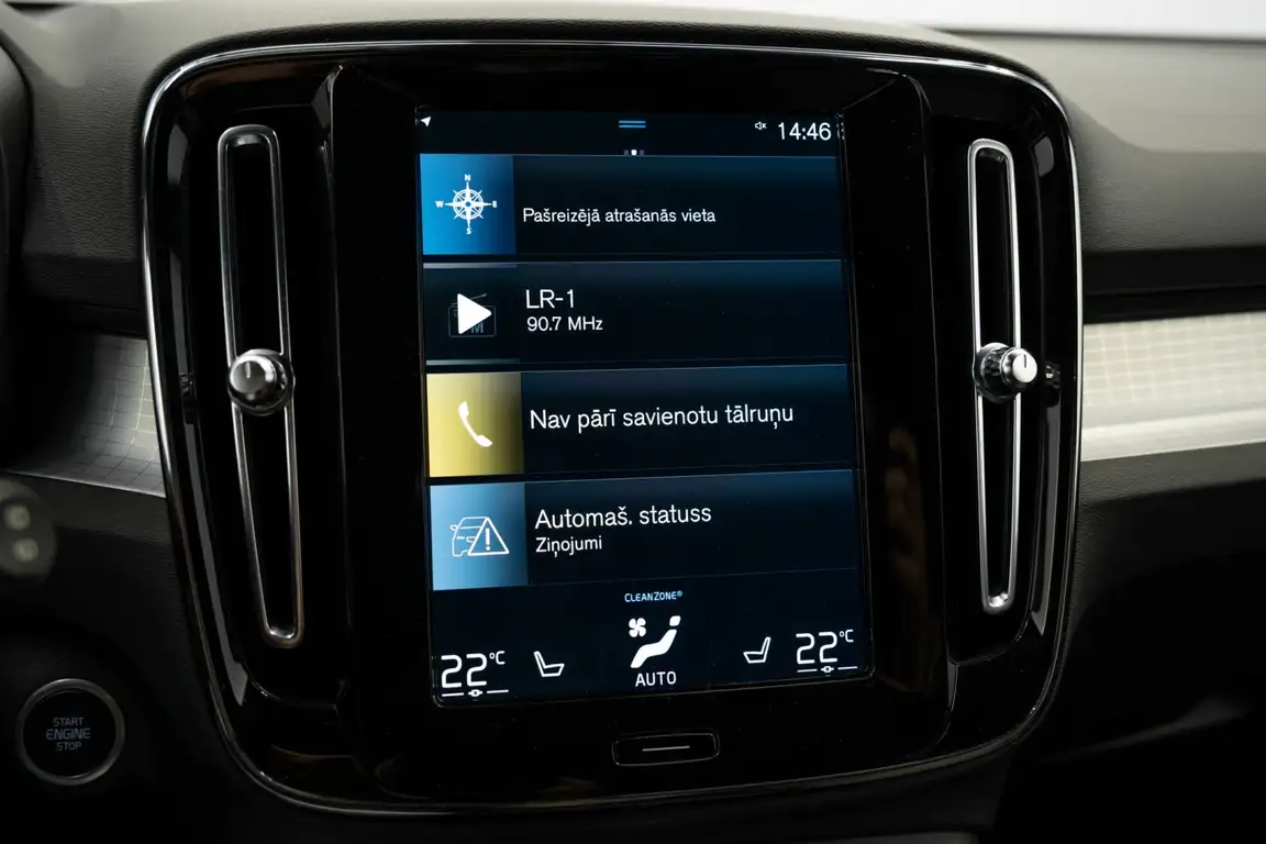 VOLVO XC40