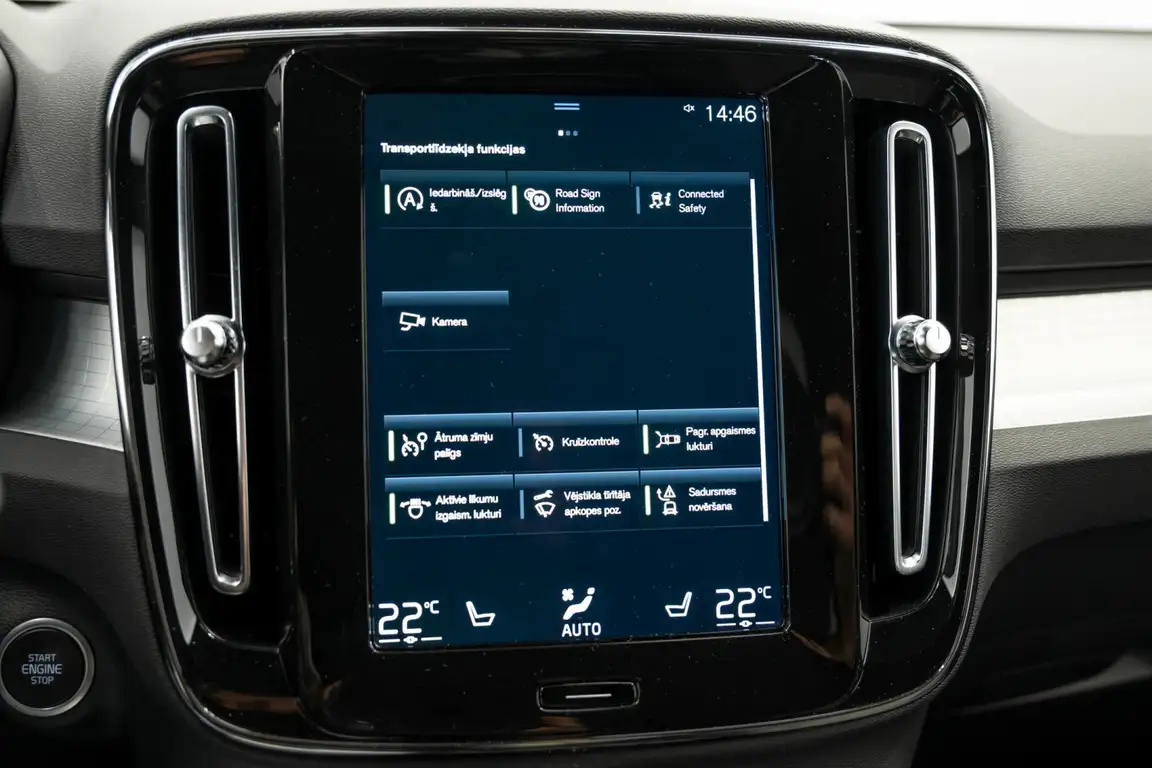 VOLVO XC40