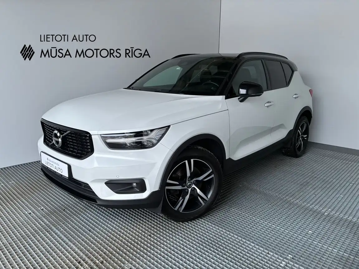VOLVO XC40