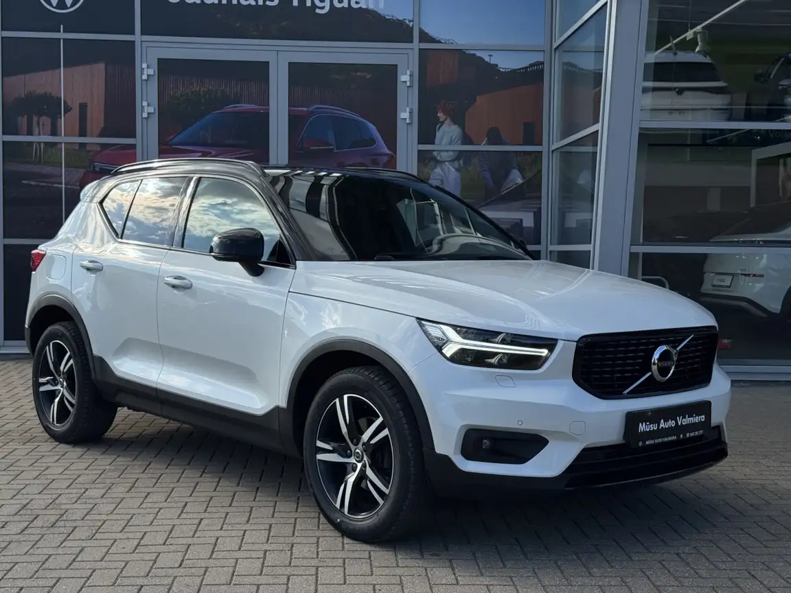 VOLVO XC40