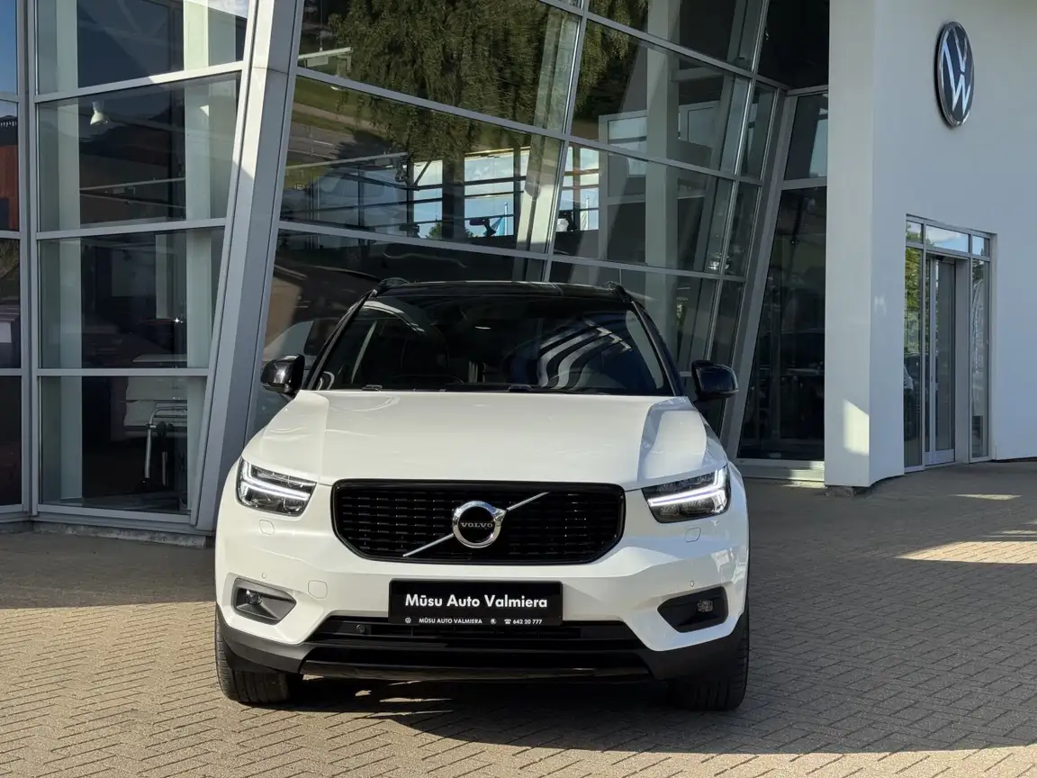 VOLVO XC40