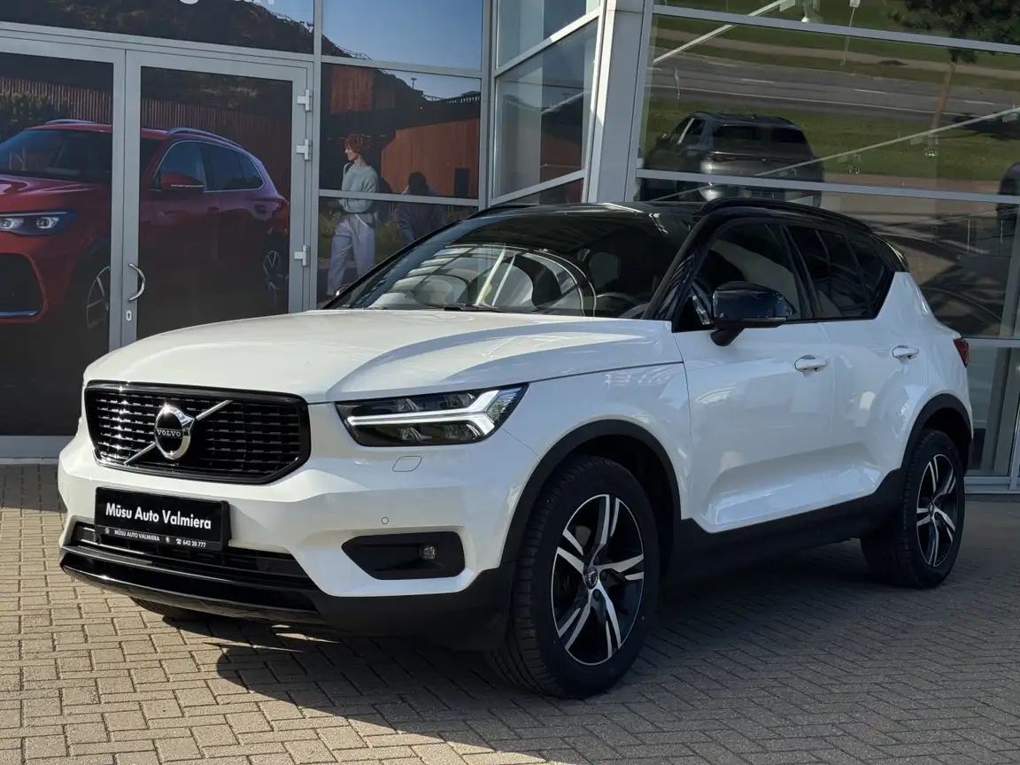VOLVO XC40