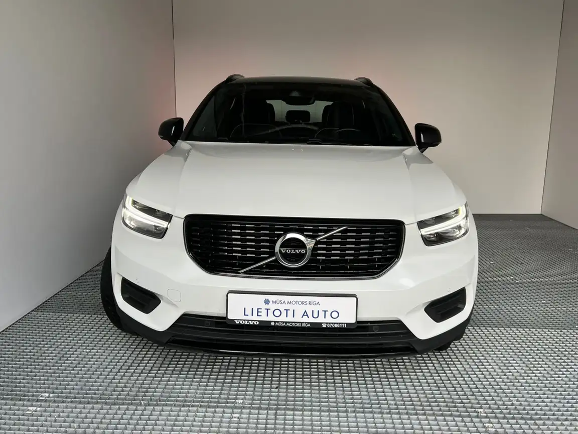 VOLVO XC40