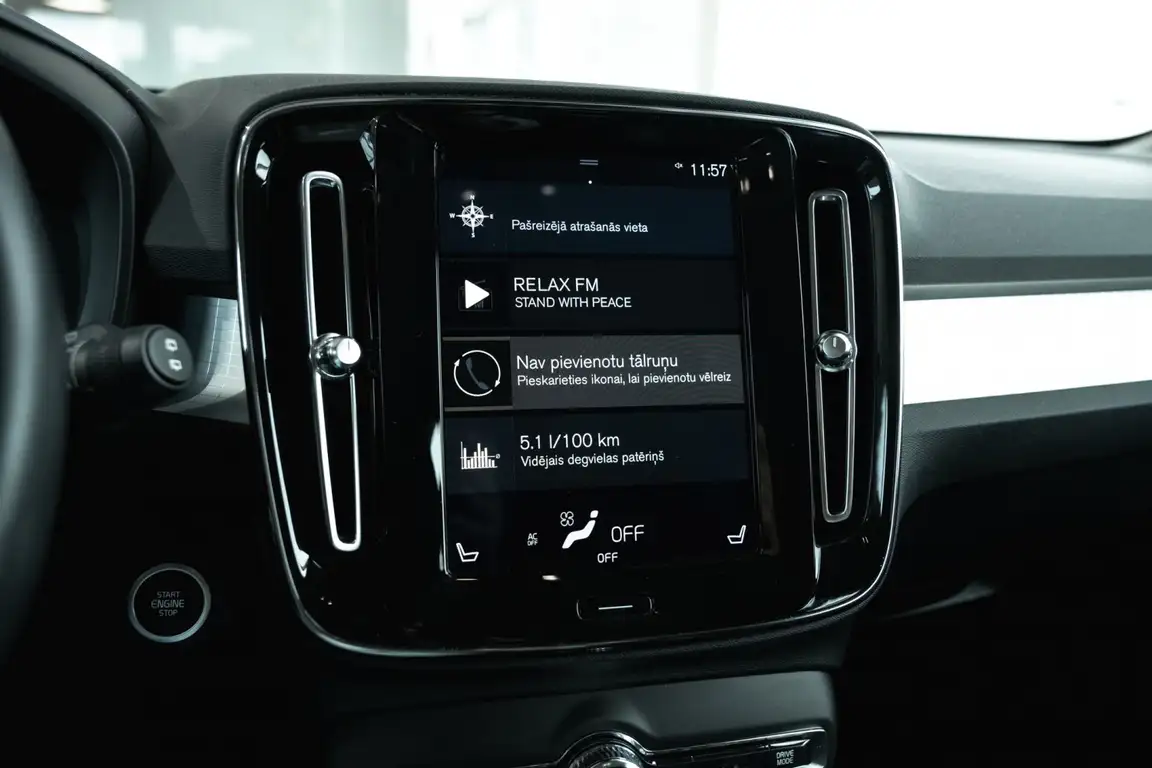 VOLVO XC40