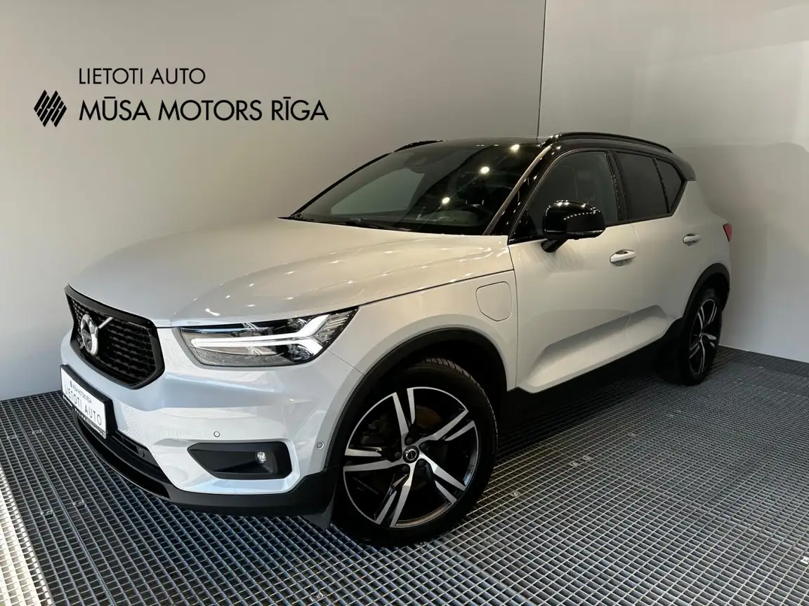 VOLVO XC40