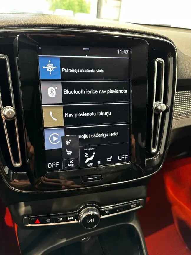 VOLVO XC40