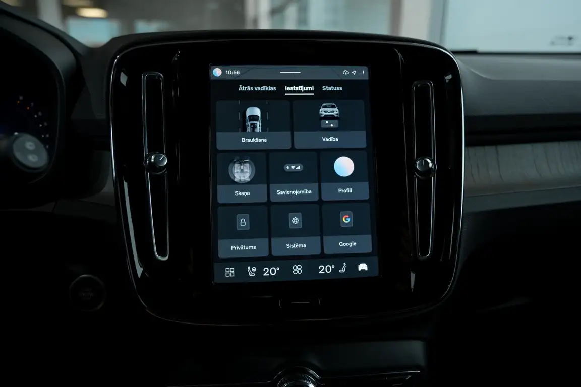 VOLVO XC40