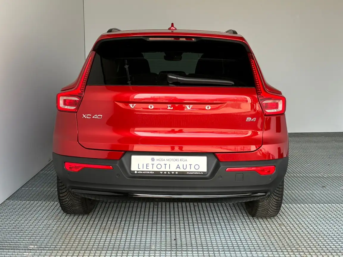 VOLVO XC40