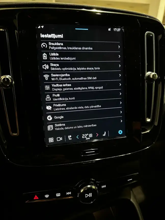 VOLVO XC40