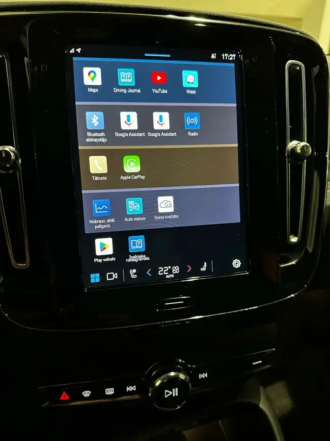 VOLVO XC40