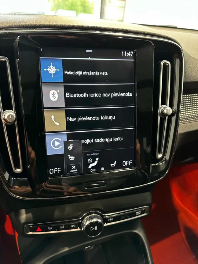 VOLVO XC40
