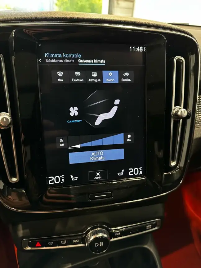 VOLVO XC40
