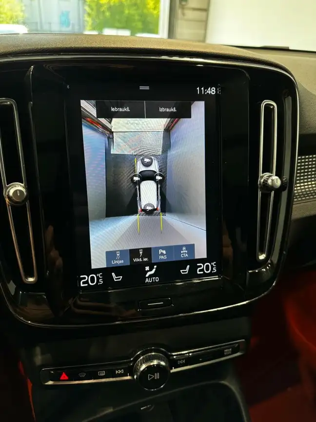 VOLVO XC40