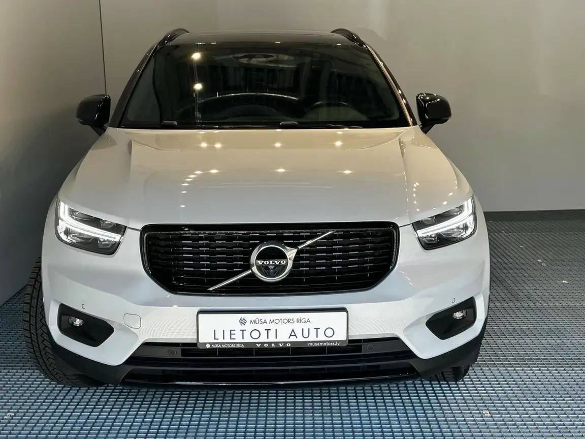 VOLVO XC40