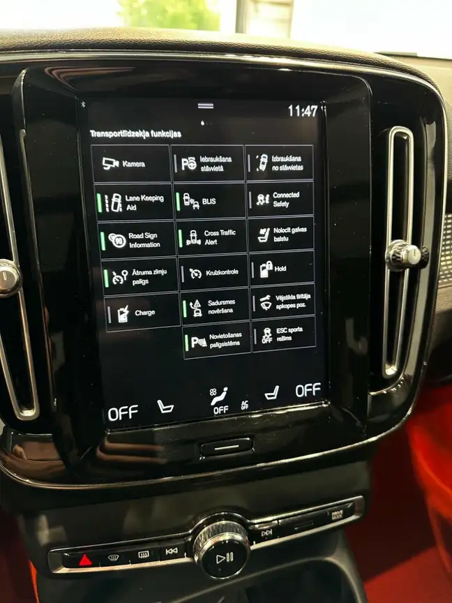 VOLVO XC40