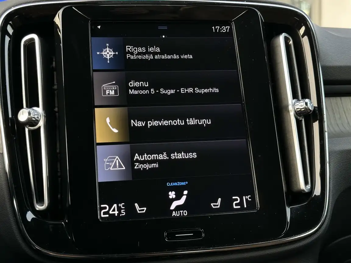 VOLVO XC40