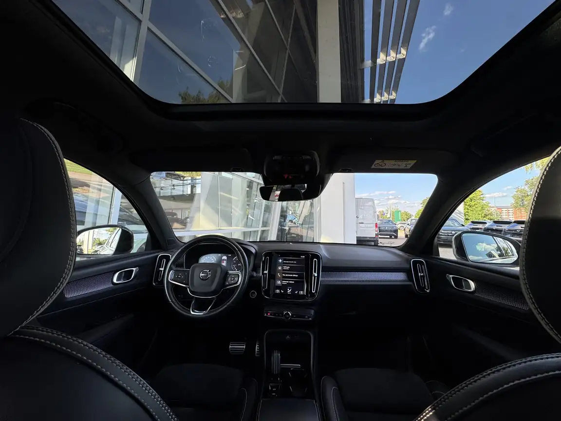 VOLVO XC40