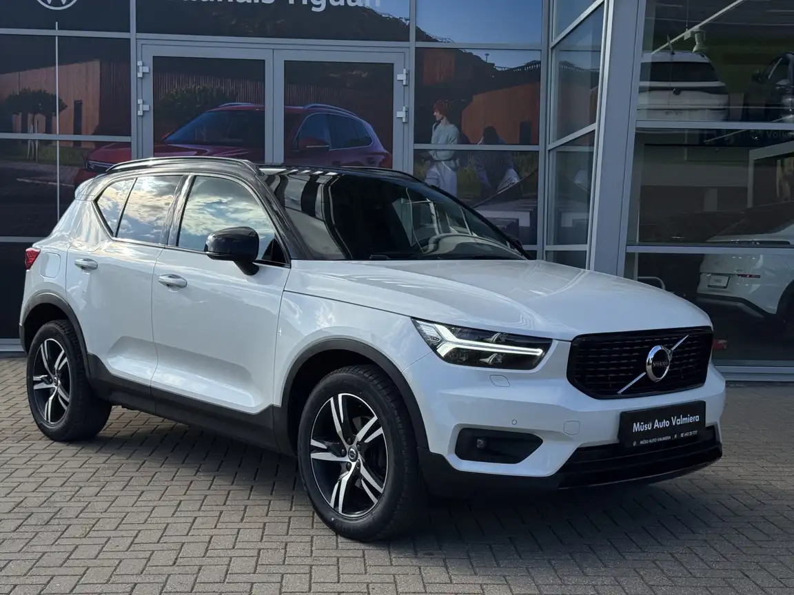 VOLVO XC40