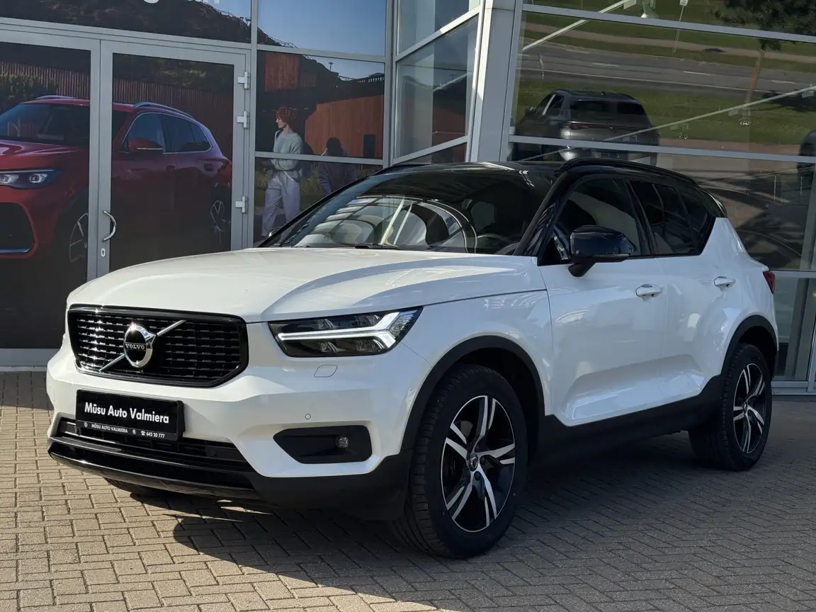 VOLVO XC40