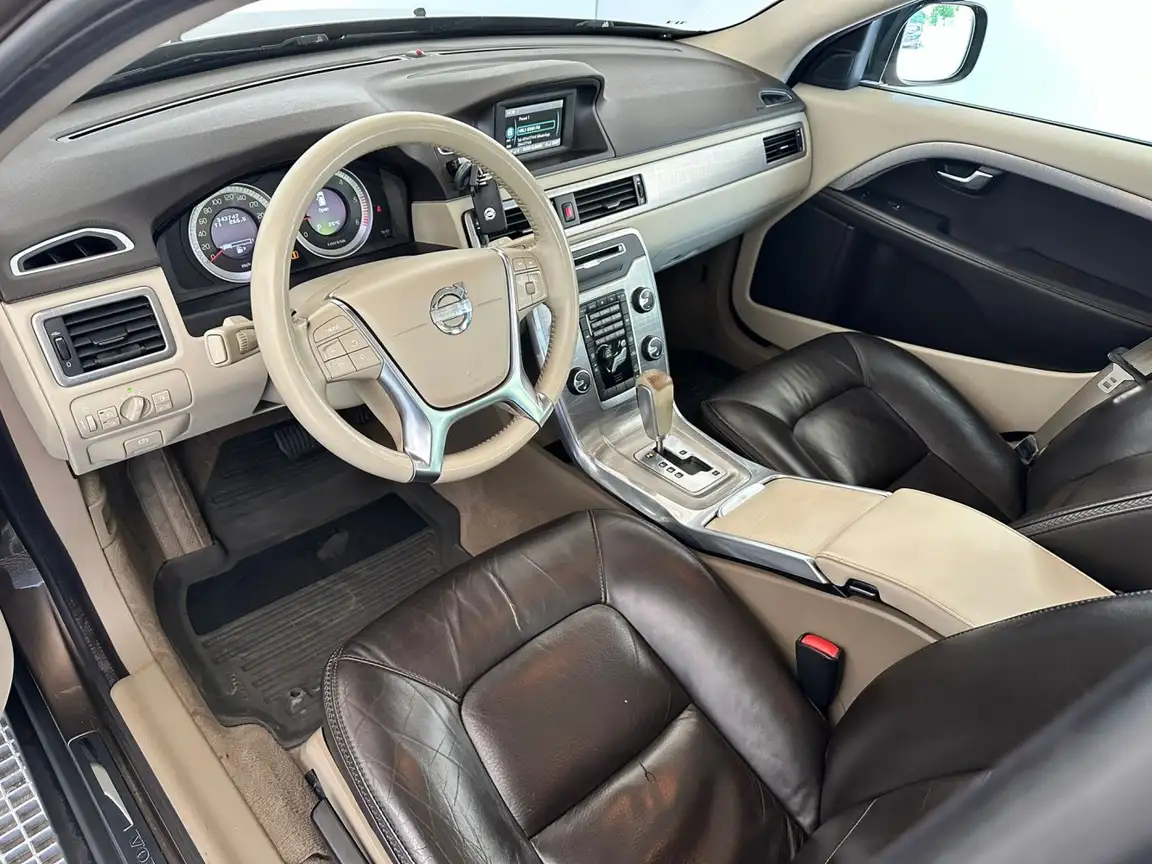 VOLVO XC70