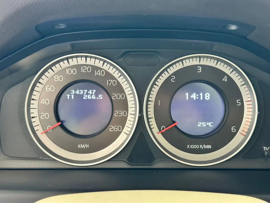 VOLVO XC70